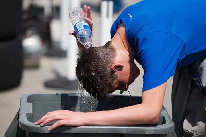 Tiêu điểm - Nắng nóng kỷ lục thiêu đốt hàng loạt quốc gia trên thế giới (Hình 2).