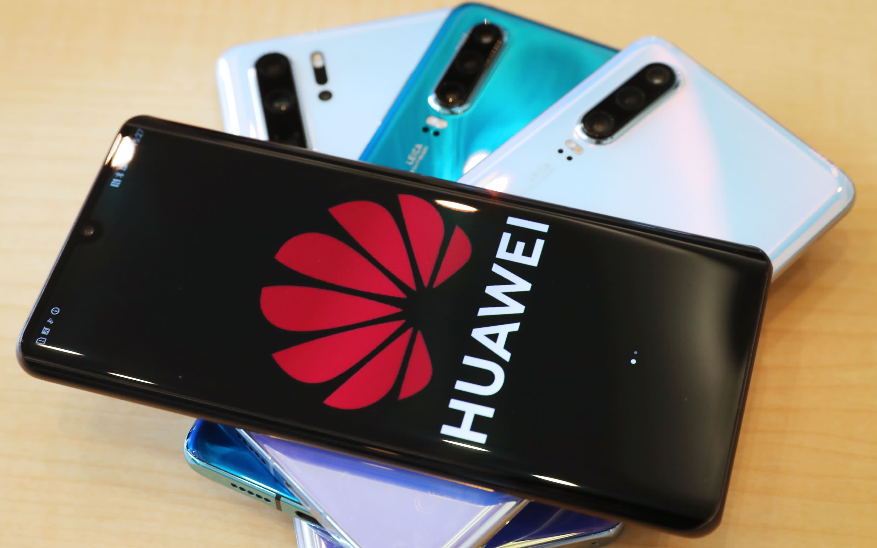 Lý do Huawei bất ngờ thưởng 