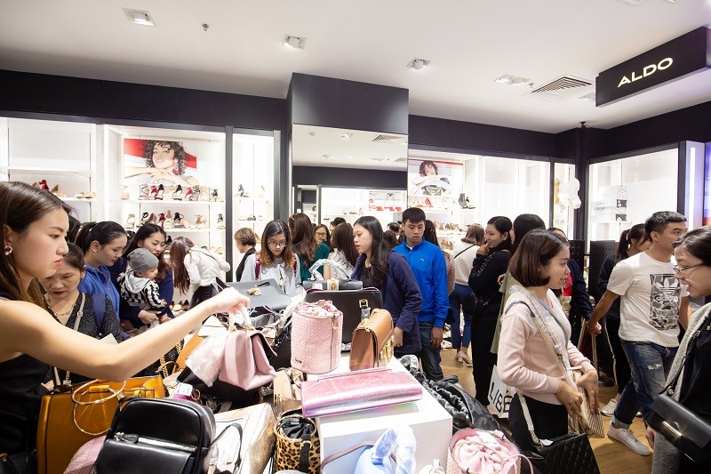 Tiêu dùng & Dư luận - Hơn 800 thương hiệu khuyến mại đặc biệt trong mùa lễ hội Red Sale Carnival 2019 (Hình 2).