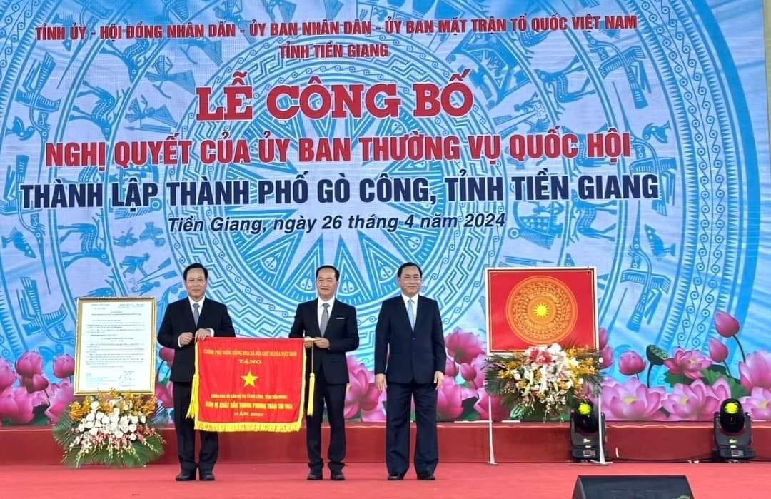 Cần biết - Hoa hậu Nhân ái Nguyễn Ngọc Hiếu tham dự lễ công bố thành lập Tp.Gò Công