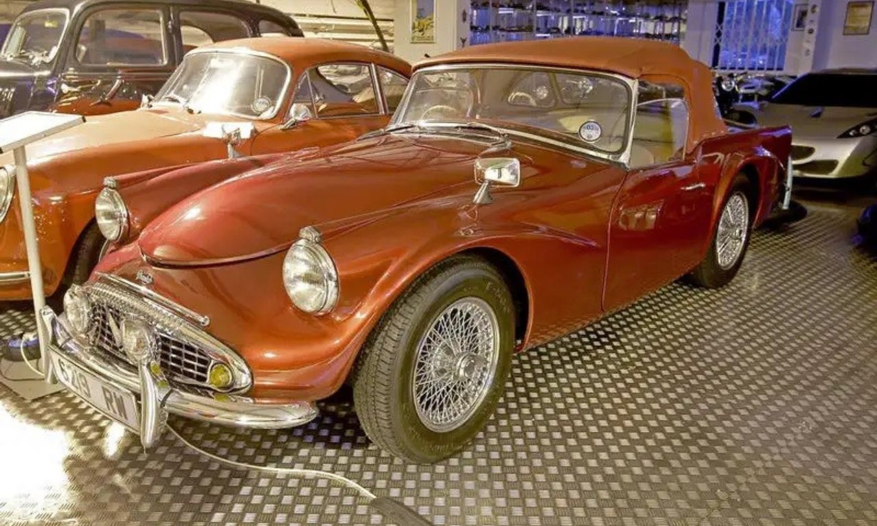 Daimler SP250: Trong nhiều năm, Daimler SP250 đã không còn được ưa chuộng nhưng những chiếc xe thể thao động cơ V8 này đã trở thành tài sản hấp dẫn trong những năm gần đây. Thực tế mẫu xe này chỉ sản xuất giới hạn 2654 chiếc, đó cũng là lý do vì sao nhu cầu của các nhà sưu tập hiện đã vượt xa nguồn cung một cách ồ ạt.