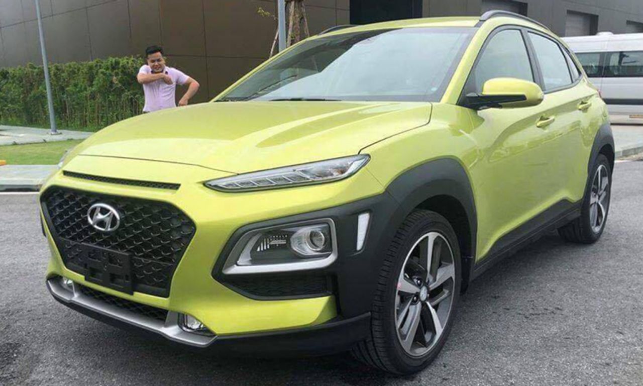 Không chịu thua kém đối thủ Honda, hãng xe Hàn cũng tập trung giới thiệu Hyundai Kona 2018 với khách hàng Việt Nam. Hyundai Kona hoàn toàn mới được phân phối dưới dạng xe lắp ráp trong nước. Nhà máy Hyundai Ninh Bình chịu trách nhiệm cung cấp nguồn hàng cho thị trường.