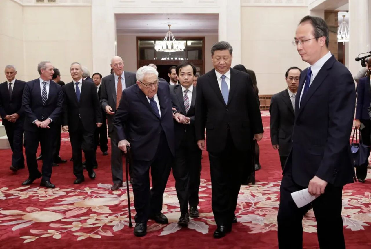 chu-tich-trung-quoc-tap-can-binh-gap-ong-henry-kissinger-cuu-ngoai-truong-my-nam-2019-tai-dai-le-duong-nhan-dan-o-bac-kinh-anh-ny-times.jpg