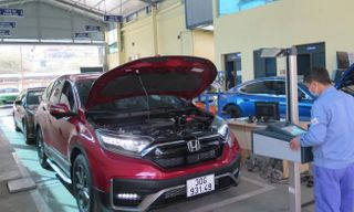 Đề xuất kéo dài chu kỳ kiểm định xe thêm 6 tháng; 40 kiểm định viên quân sự hỗ trợ đăng kiểm