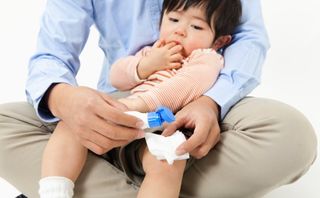 BS mách cách sơ cứu khi trẻ bị bỏng cha mẹ nào cũng nên biết BS mách cách sơ cứu khi trẻ bị bỏng cha mẹ nào cũng nên biết