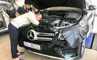 Khách hàng ồ ạt đi kiểm tra Mercedes GLC Khách hàng ồ ạt đi kiểm tra Mercedes GLC