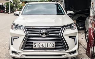 Rộ thú chơi "hô biến" Toyota Fortuner thành xe Lexus ở Việt Nam 1 Rộ thú chơi "hô biến" Toyota Fortuner thành xe Lexus ở Việt Nam 1