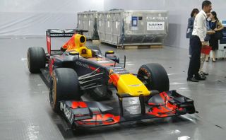 Ngoài giá thành hơn 300 tỷ đồng, xe đua F1 còn có gì? Ngoài giá thành hơn 300 tỷ đồng, xe đua F1 còn có gì?