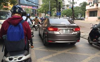 Kiểu lái xe khôn lỏi khó ưa của tài xế Việt Kiểu lái xe khôn lỏi khó ưa của tài xế Việt