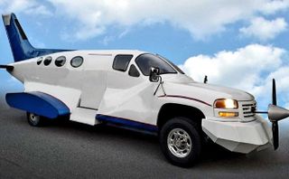 Diện kiến limousine "lai" bán tải, máy bay độc nhất thế giới Diện kiến limousine "lai" bán tải, máy bay độc nhất thế giới