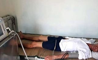 Bộ Quốc phòng điều trực thăng vượt mưa to, gió lớn đưa ngư dân vào đất liền cấp cứu Bộ Quốc phòng điều trực thăng vượt mưa to, gió lớn đưa ngư dân vào đất liền cấp cứu