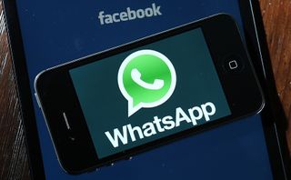 Người dùng từ bỏ Facebook, chuyển sang WhatsApp để đọc tin tức Người dùng từ bỏ Facebook, chuyển sang WhatsApp để đọc tin tức