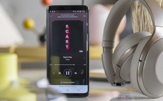 Samsung bắt tay Spotify, cạnh tranh với Apple Music Samsung bắt tay Spotify, cạnh tranh với Apple Music