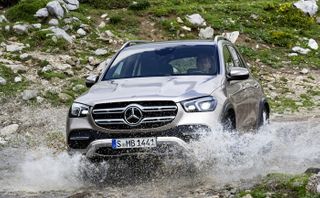 Mercedes-Benz GLE 2019 ra mắt, làm mới lại dòng xe 20 năm tuổi Mercedes-Benz GLE 2019 ra mắt, làm mới lại dòng xe 20 năm tuổi