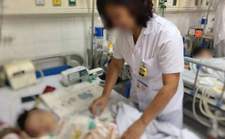 Cứu sống bệnh nhi bị thủng ruột do nhiễm ấu trùng giun tròn 1 Cứu sống bệnh nhi bị thủng ruột do nhiễm ấu trùng giun tròn 1