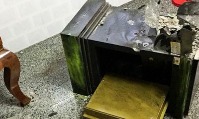 Nữ đại gia hốt hoảng phát hiện 2 két sắt bật tung, tài sản trị giá 5 tỷ đồng