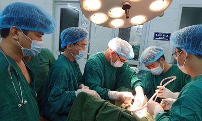 Tuyên Quang: Hé lộ nguyên nhân người vợ trẻ bị chồng dùng dao đâm thấu ngực