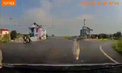 Clip: SH nát tươm sau cú đâm kinh hoàng tại ngã tư