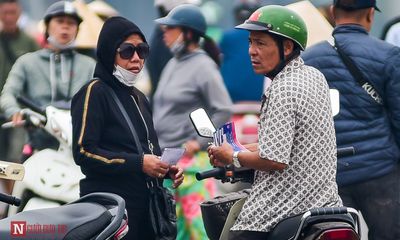 Vé chợ đen “lộng hành” trước trận đấu Việt Nam- UAE