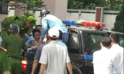 Huế: Bắt kẻ ng&aacute;o đ&aacute; d&ugrave;ng dao truy đuổi người th&acirc;n