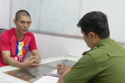 Clip: Kiểm tra xe không giấy tờ, lộ hành vi tàng trữ ma túy