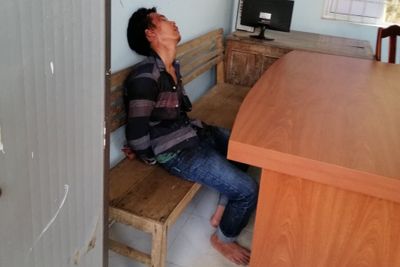 Bắt tạm giam đối tượng phê ma túy đâm công an xã 15 nhát dao