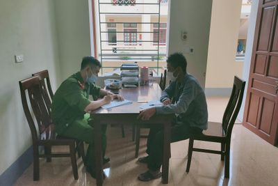 Trở về từ vùng có dịch, người đàn ông ở Nghệ An vẫn đi chơi, uống rượu với mọi người