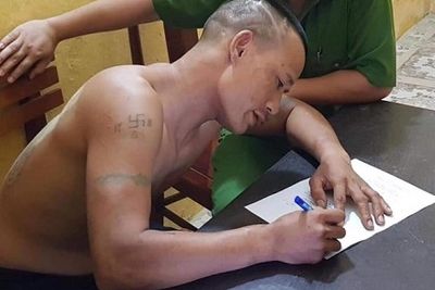 Bắt giữ đối tượng cầm dao nhọn vào trụ trủ sở công an chém người
