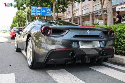 ngoai that ferrari 488 gtb dau tien