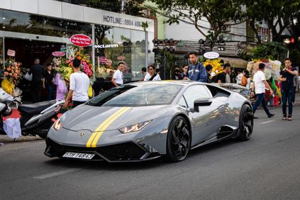 can canh lamborghini xuat hien tai trung tam tphcm 22