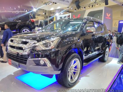 2017 isuzu mu x facelift front three quarters at giias 2017