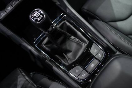 skoda kodiaq floor console unveiled in paris