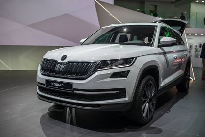 skoda kodiaq front quarter unveiled in paris