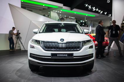 skoda kodiaq front unveiled in paris