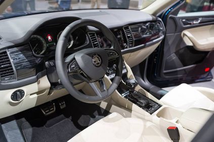 skoda kodiaq interior unveiled in paris