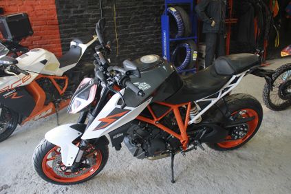 nguoi dua tin ktm 1290 super duke r 2017 gia 638 trieu dong co dang dong tien bat gao 16