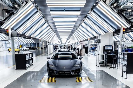 nguoi dua tin lamborghini factory urus 4 3