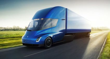 nguoi dua tin tesla semi chay dien ra mat 6