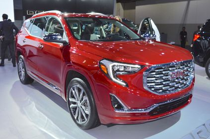 nguoi dua tin 2018 gmc terrain denali ra mat dubai motor show 2