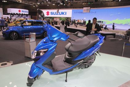 nguoi dua tin suzuki swish scooter