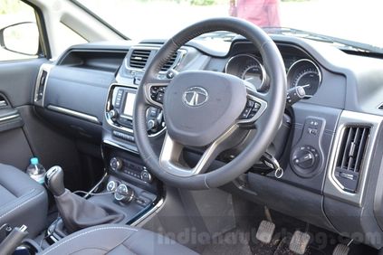 nguoi dua tin tata hexa xt 4x4 toi nepal gia sieu re1 3