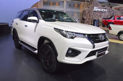 nguoi dua tin toyota fortuner trd sportivo front three quarters at 2017 thai motor expo 1