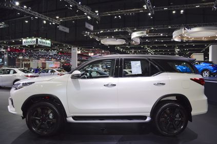 nguoi dua tin toyota fortuner trd sportivo front three quarters at 2017 thai motor expo 2