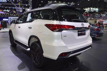 nguoi dua tin toyota fortuner trd sportivo front three quarters at 2017 thai motor expo 6