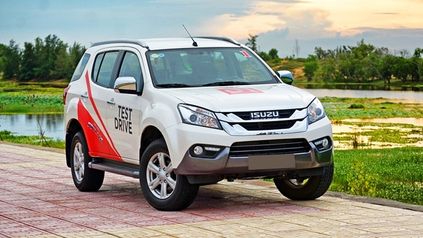 nguoi dua tin danh gia isuzu mu x 2016 co nan mua 1