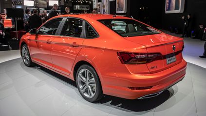 volkswagen jetta 2019 5