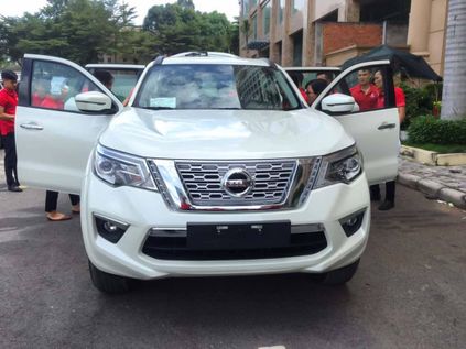 xe nissan terra suv 7 cho 1