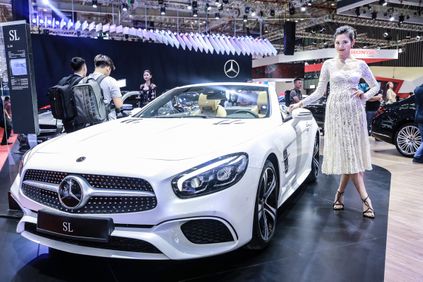 mercedes benz sl trien lam o to viet nam 2018 1