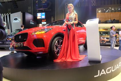 xe jaguar e pace trien lam o to viet nam 2018 5