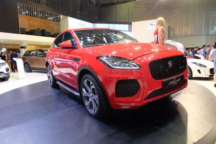 xe jaguar e pace trien lam o to viet nam 2018 6